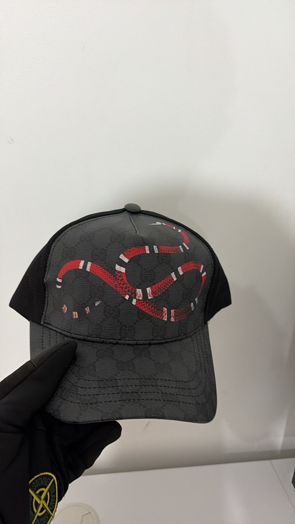 Caps