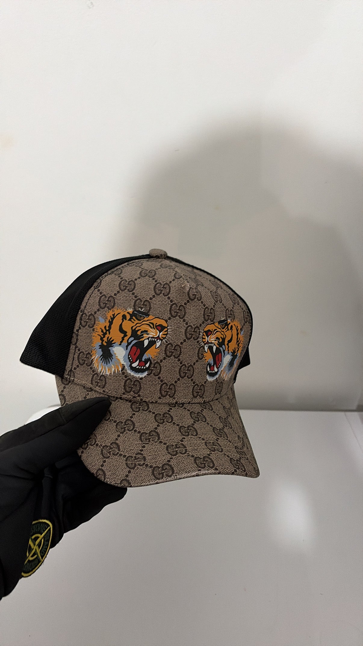 Caps