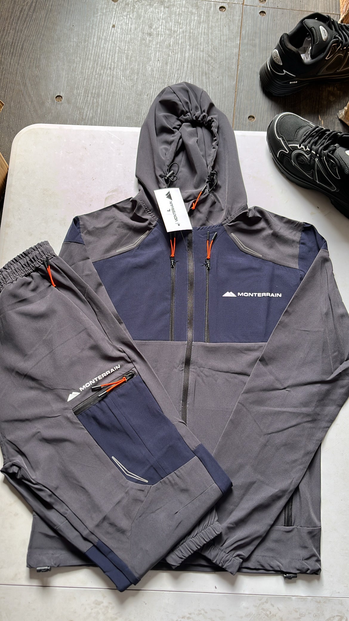 Mountain tracksuit