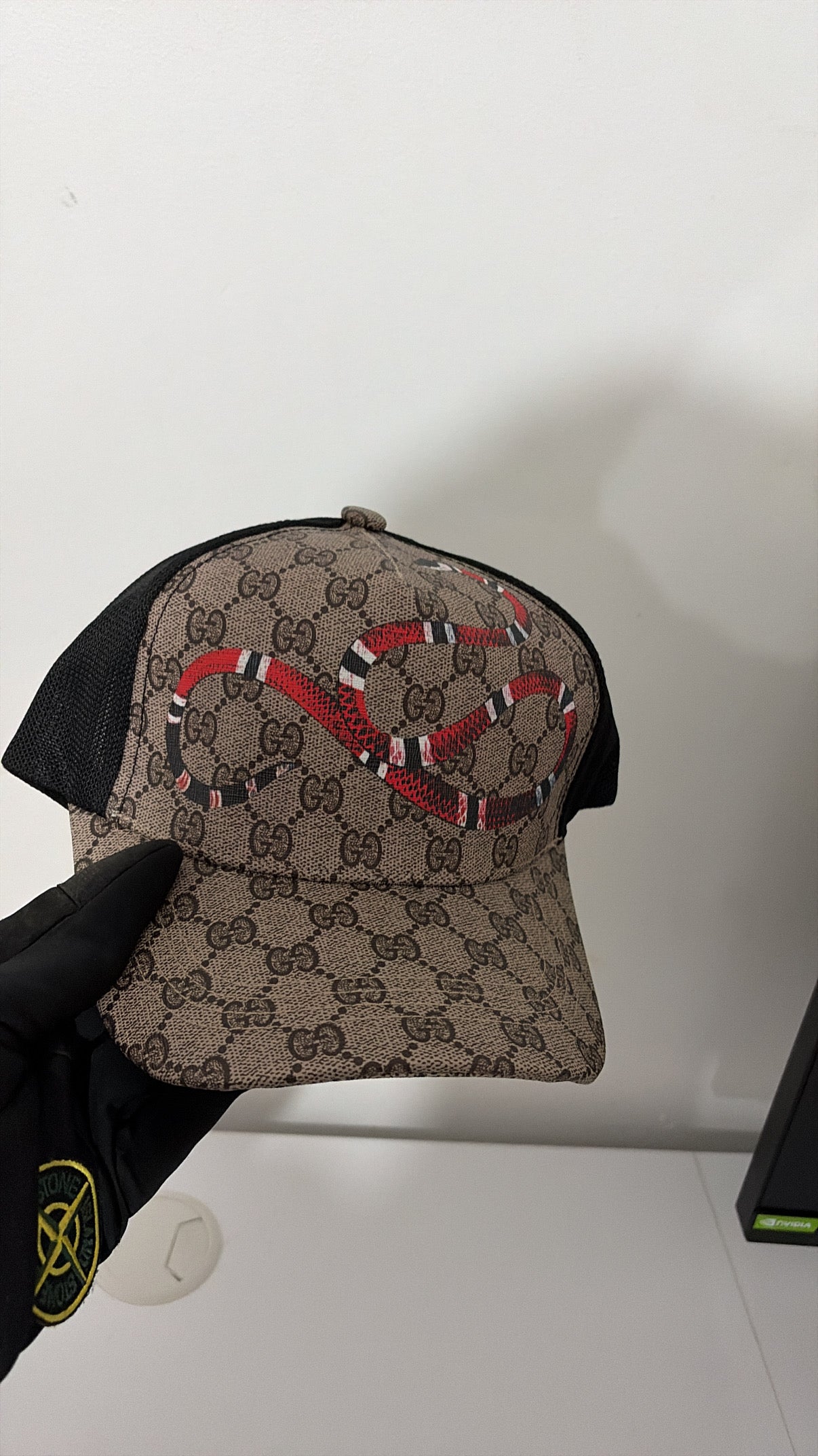 Caps