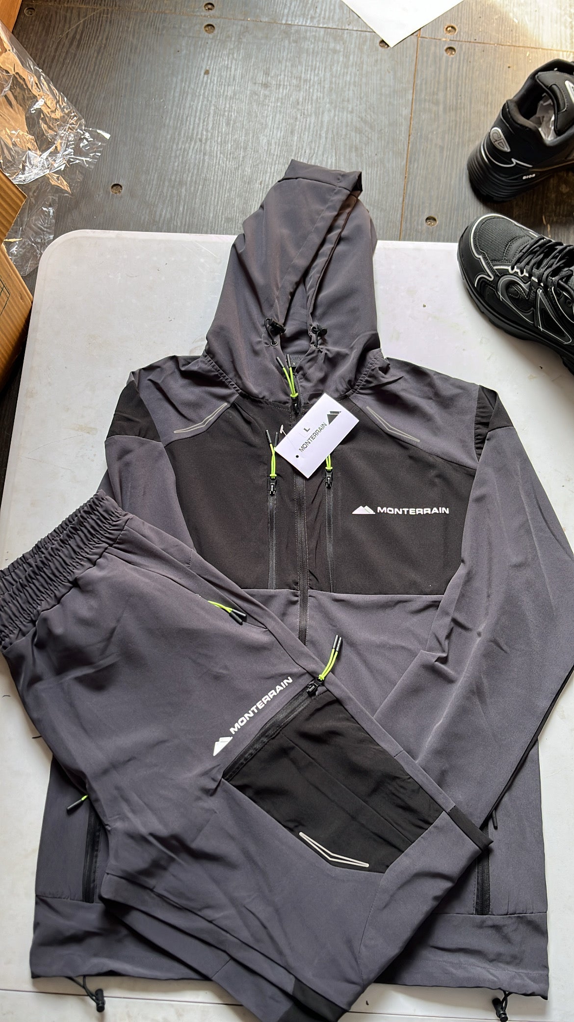 Grey/black mountain tracksuit
